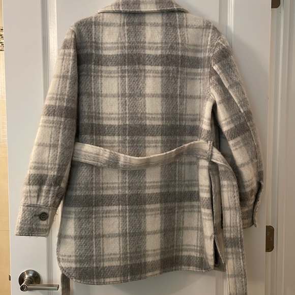 Tahari Shacket - Picture 4 of 5